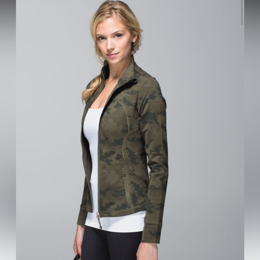 196. Lululemon Forme Jacket *Cuffins
Savasana Camo 20cm Fatigue Green
